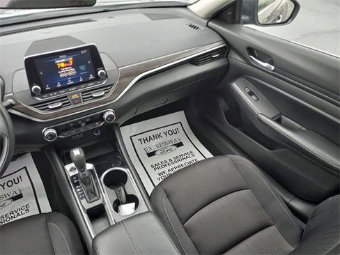 Used 2024 Nissan Altima 2.5 SV image 15