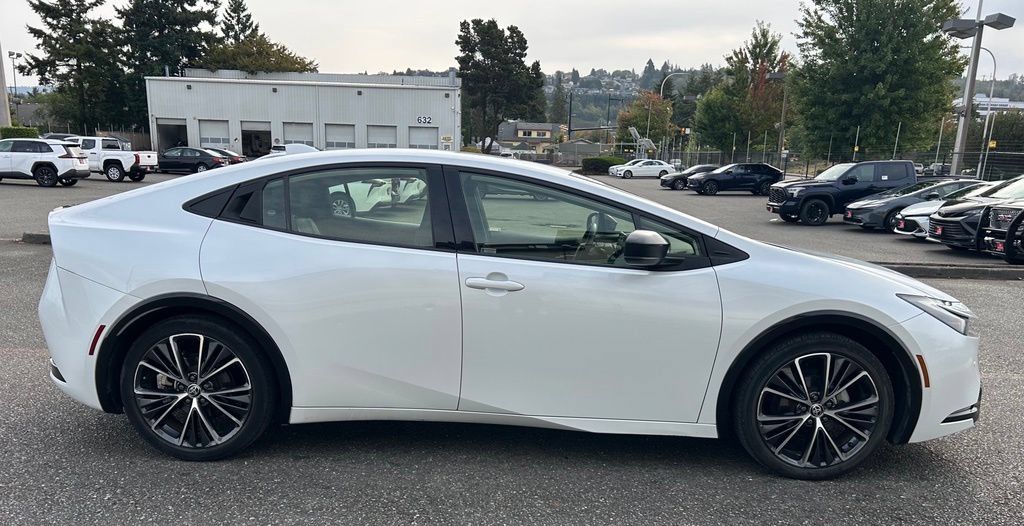Certified 2023 Toyota Prius XLE FWD image 4