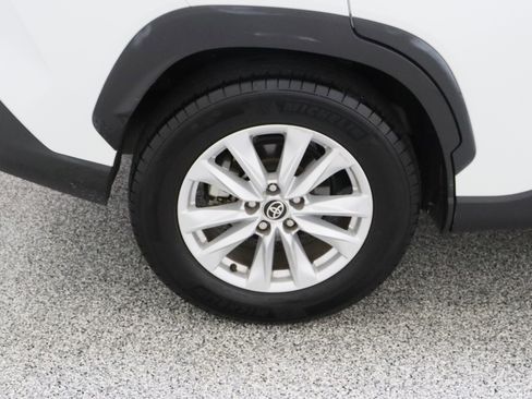 Certified 2023 Toyota Corolla Cross LE w/ Moonroof Package image 6