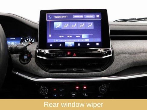 Used 2023 Jeep Compass Latitude image 38