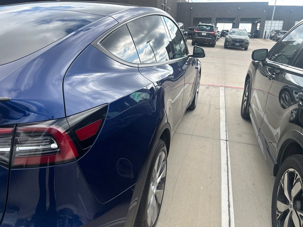Used 2024 Tesla Model Y Long Range AWD/4WD image 3