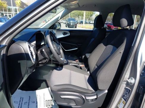 Certified 2025 Kia Soul LX w/ LX Technology Package image 20
