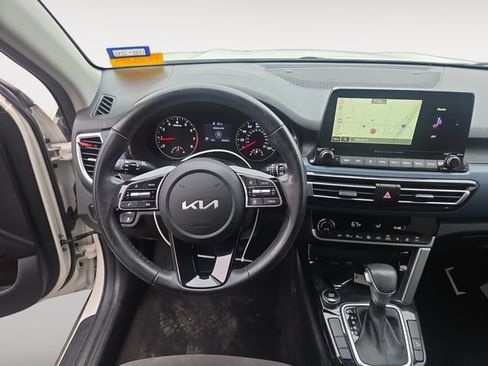 Used 2023 Kia Seltos S w/ Navigation Package FWD image 10