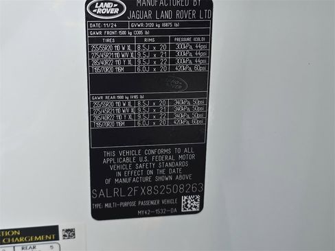 New 2025 Land Rover Discovery Dynamic SE image 38