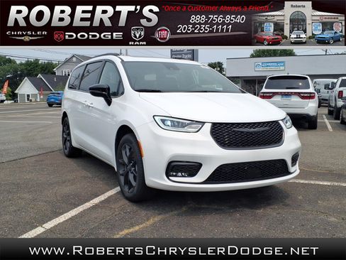 New 2026 Chrysler Pacifica Limited w/ S Appearance Package AWD/4WD image 1