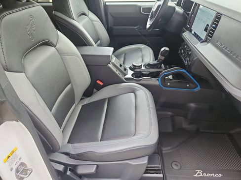 Used 2024 Ford Bronco Black Diamond image 21