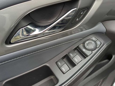 Used 2021 Chevrolet Traverse LT w/ LT Premium Package image 12