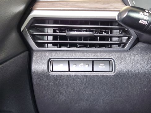 Used 2024 Nissan Altima 2.5 SV image 23