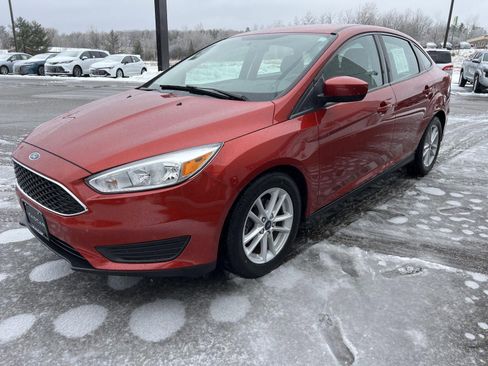 Used 2018 Ford Focus SE image 3