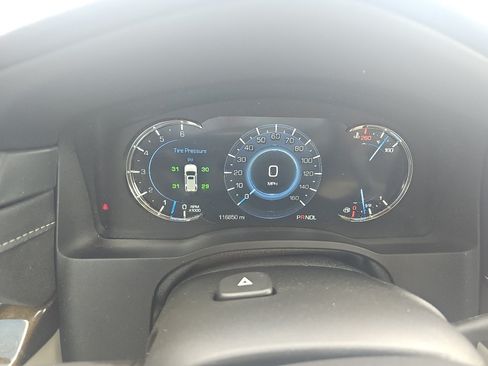 Used 2020 Cadillac Escalade Premium Luxury AWD/4WD image 18