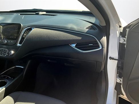 Used 2021 Chevrolet Malibu LT image 25