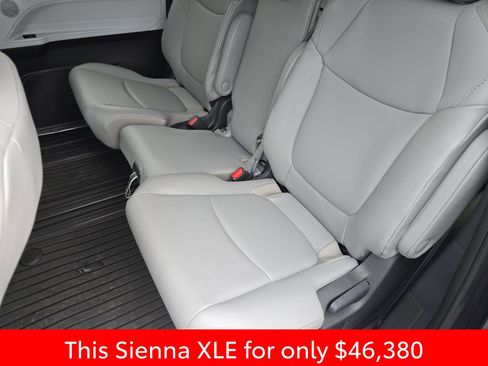 Used 2025 Toyota Sienna XLE image 22