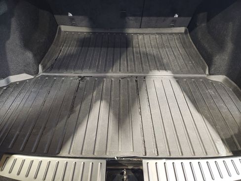 Used 2022 Tesla Model S image 34