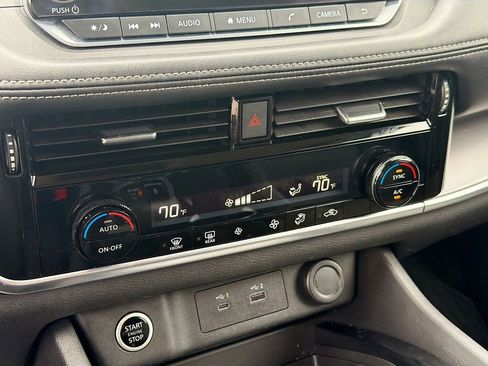 Used 2021 Nissan Rogue SV image 15