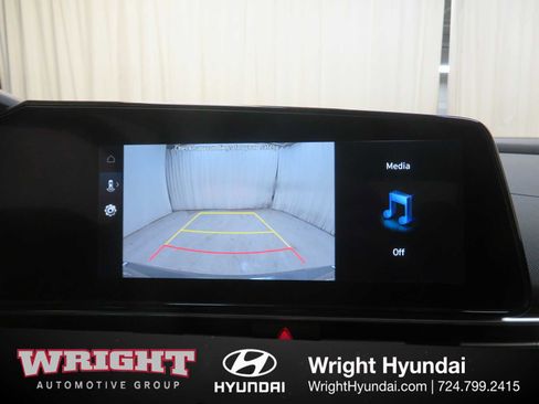 New 2026 Hyundai Elantra Limited FWD image 17