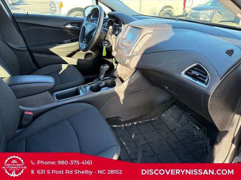 Used 2017 Chevrolet Cruze LT image 39