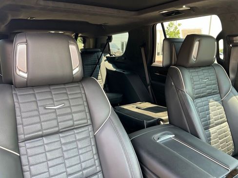 Certified 2024 Cadillac Escalade Sport Platinum w/ LPO, ONYX Package AWD/4WD image 30