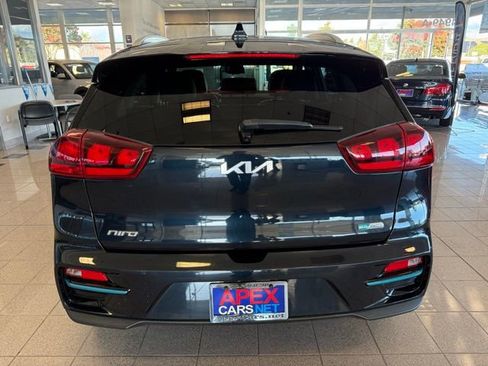 Used 2022 Kia Niro EX image 4