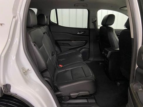 Used 2023 GMC Acadia SLT image 19