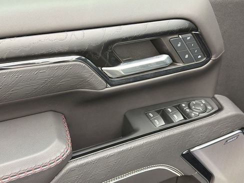 Used 2024 GMC Sierra 2500 AT4X image 33