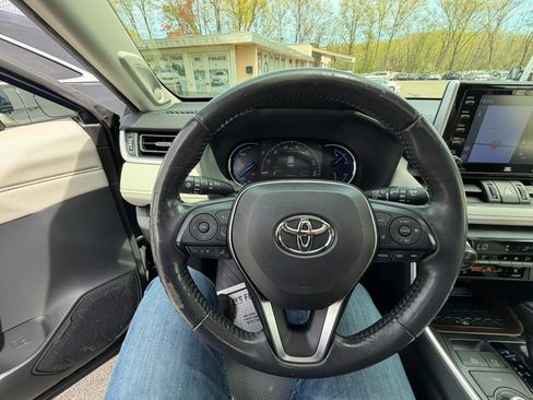Used 2019 Toyota RAV4 Limited AWD/4WD image 22