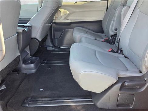 Used 2023 Toyota Sienna XLE image 19