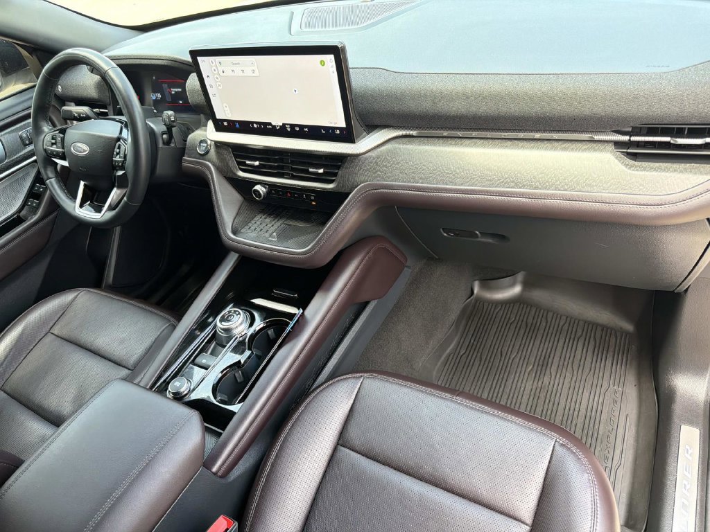 Certified 2025 Ford Explorer Platinum RWD image 15