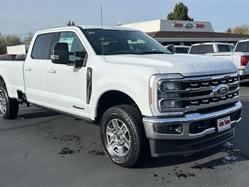 New 2025 Ford F250 Lariat w/ FX4 Off-Road Package image 2
