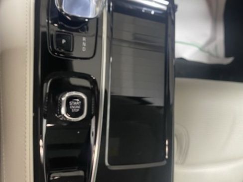 Used 2025 Volvo S90 T8 Ultra w/ Lounge Package image 27