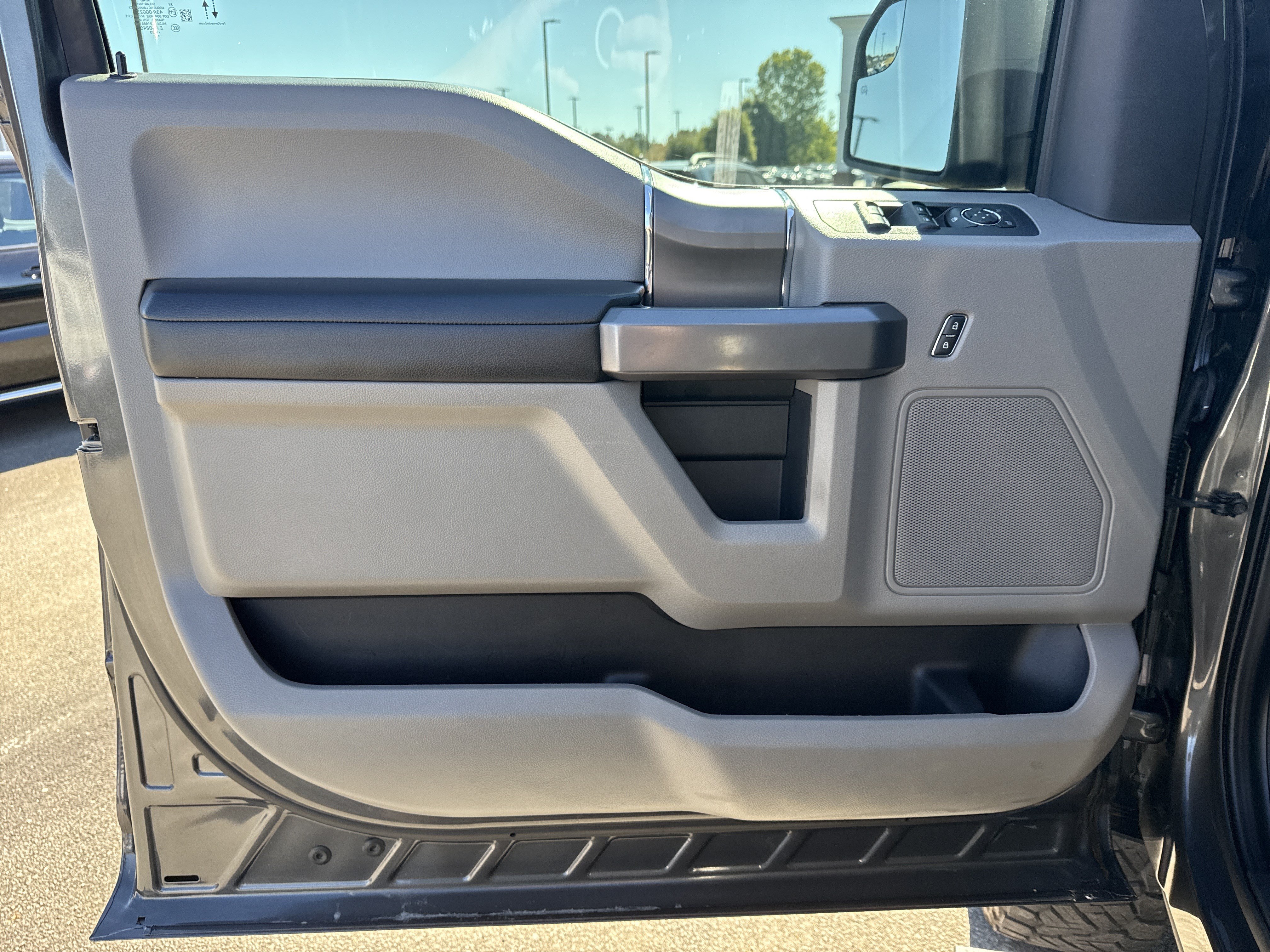 Used 2020 Ford F150 XLT w/ Equipment Group 302A Luxury AWD/4WD image 10