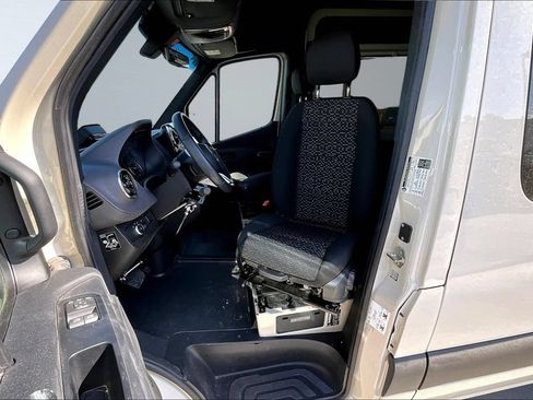 Used 2025 Mercedes-Benz Sprinter 2500 image 15