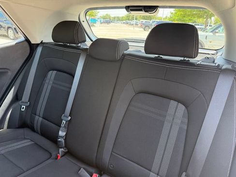 Used 2025 Hyundai Venue SEL FWD image 28