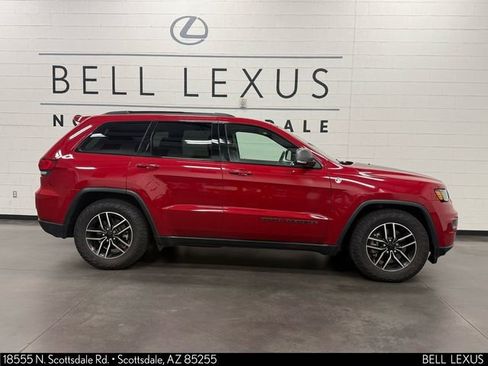 Used 2021 Jeep Grand Cherokee Trailhawk image 3