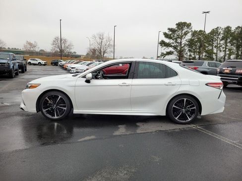 Used 2019 Toyota Camry XSE image 4