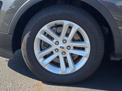 Used 2017 Ford Explorer XLT w/ Equipment Group 202A FWD image 13