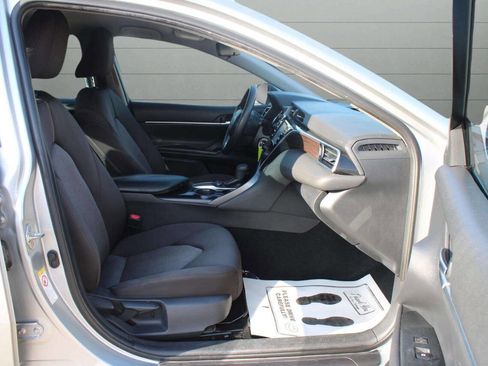 Used 2018 Toyota Camry LE image 13