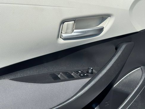Used 2020 Toyota Corolla LE FWD image 8