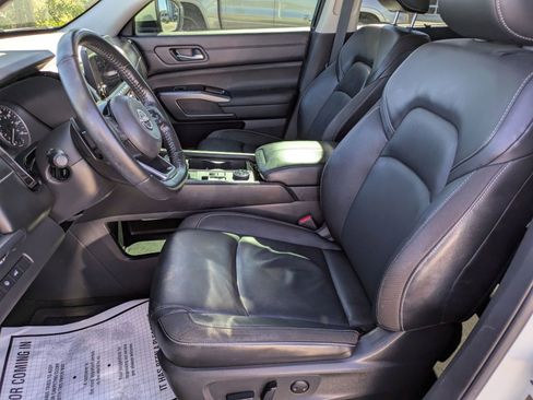 Used 2023 Nissan Pathfinder SL w/ Lighting Package (N92) image 11