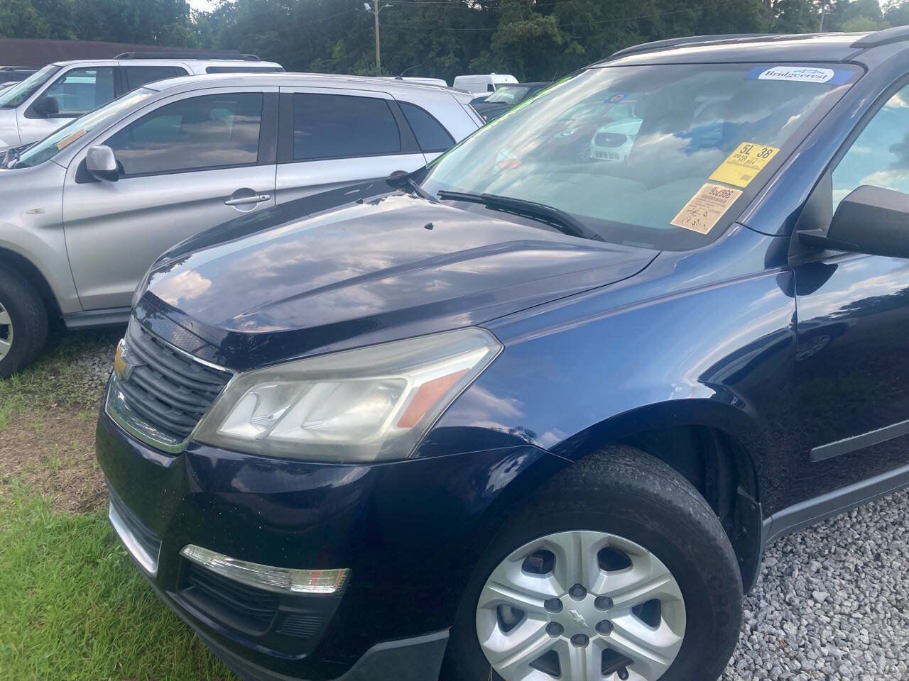 Used 2015 Chevrolet Traverse LS FWD image 1