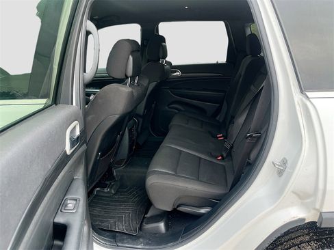 Used 2020 Jeep Grand Cherokee Laredo image 22