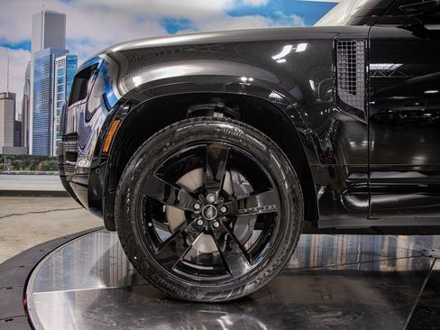 Used 2025 Land Rover Defender 130 X-Dynamic SE image 7