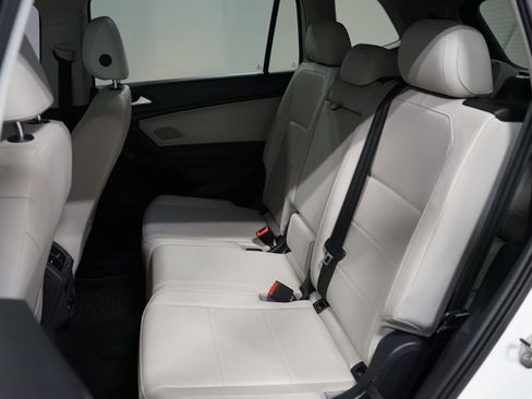 Used 2021 Volkswagen Tiguan SE image 26