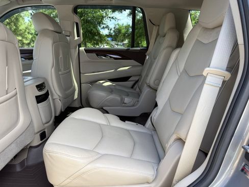 Used 2017 Cadillac Escalade Luxury RWD image 38
