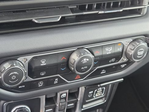 Used 2026 Jeep Gladiator Mojave AWD/4WD image 19