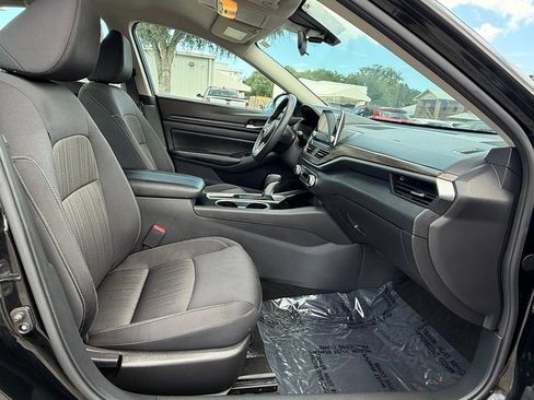 Used 2024 Nissan Altima 2.5 SV FWD image 28