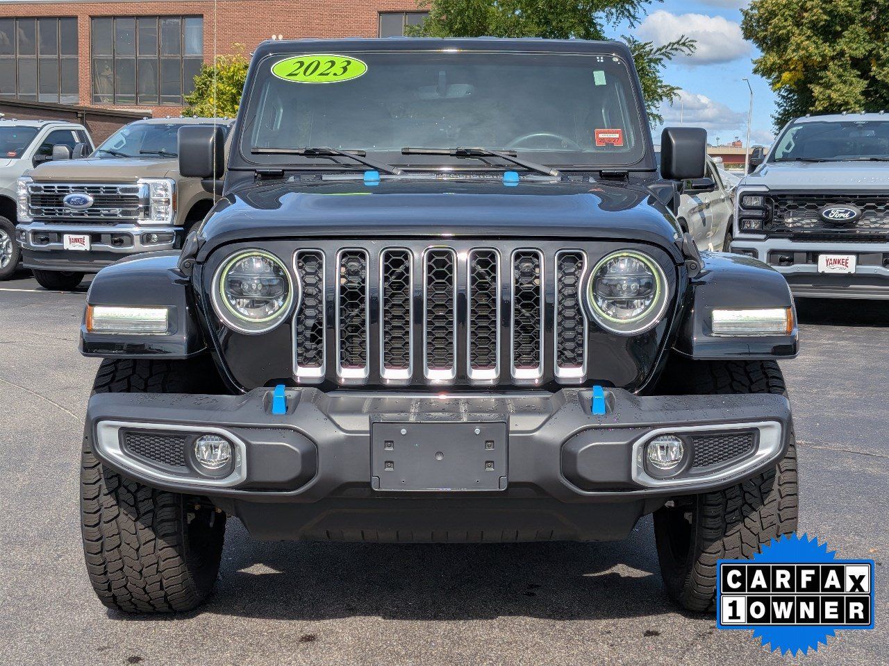 Used 2023 Jeep Wrangler Unlimited Sahara AWD/4WD image 9