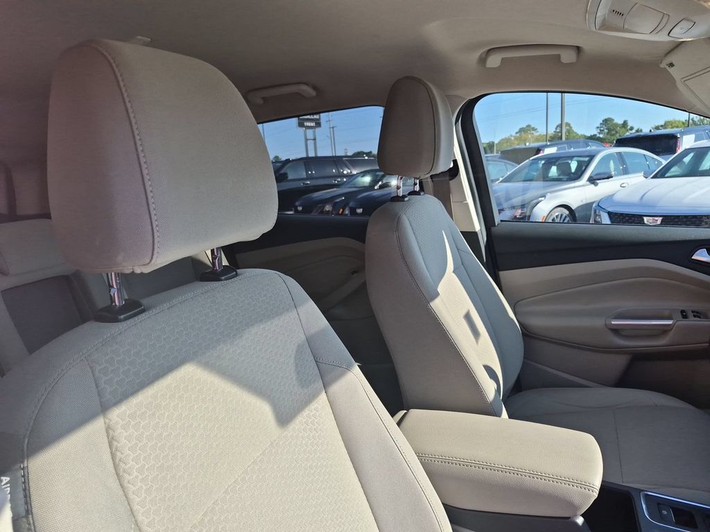 Used 2017 Ford Escape SE FWD image 30