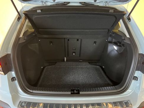 Certified 2025 Volkswagen Taos SE FWD image 5