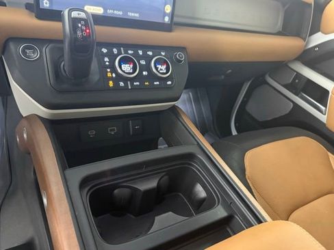 Used 2024 Land Rover Defender 130 X-Dynamic SE image 22