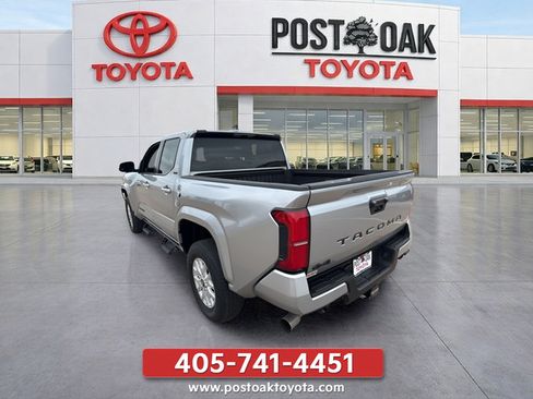 Used 2025 Toyota Tacoma SR5 AWD/4WD image 9
